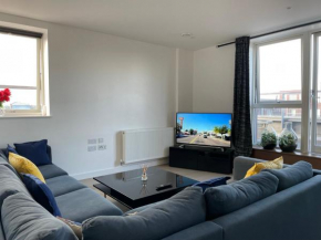 Modern & Spacious Penthouse in North London